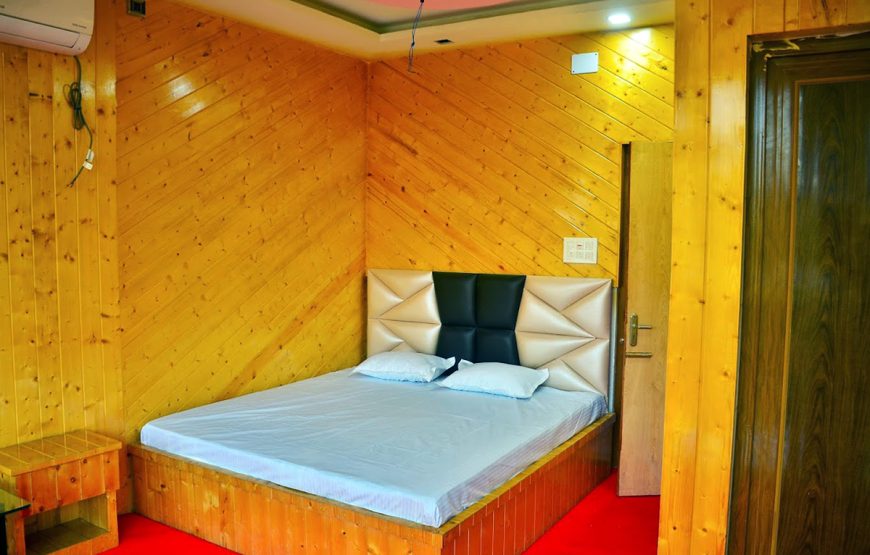 Super Deluxe Double Bedded Room