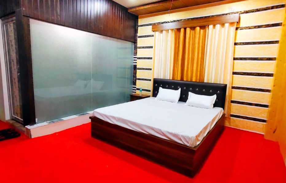 Deluxe Double Bedded Room